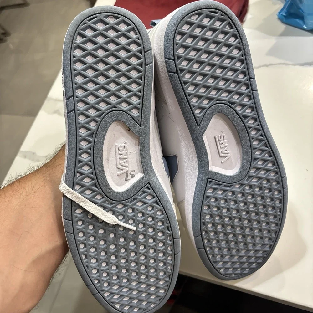 vans lowland Mid comfycush Size 13